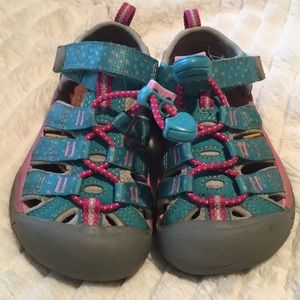 Keen toddler sandals (size 8)